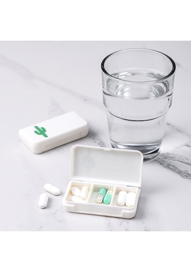 Sones 8 Adet Küçük Taşınabilir Nem Geçirmez Mühürlü İlaç Kutusu 3 Bölmeli Bir Günlük İlaç Bölmeli Kaplumbağa Yaprağı