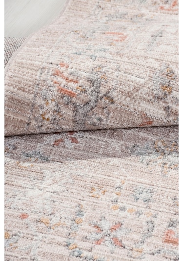 Retrova Halı Koleksiyonu Vintage Eskitme Desenli, 6 Mm İnce Form, Tozumaz Ve Kolay Temizlik Çok Renkli