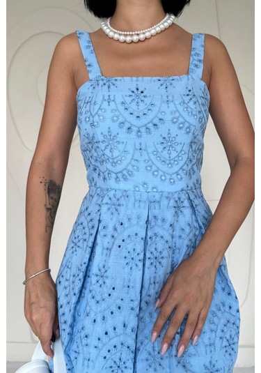 The İstanbul Mavi Askılı Aparatlı Brode Elbise Mavi