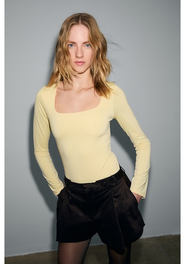 Grımelange Zafeea Kadın Havuz Yakalı Esnek Kumaşlı Çıtçıtlı Sarı Bluz Sarı