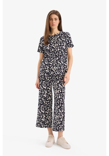 DeFacto Regular Fit 2'li Takım Bürümcük Kumaş Desenli Kısa Kolu Üst Esnek Belli Kapri Alt F1478AX25SPNV251