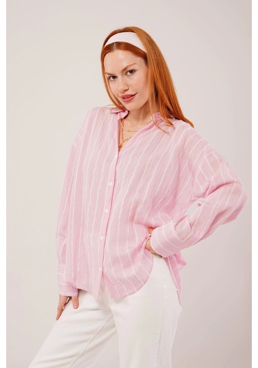 Kol Düğmeli Çizgili Pembe Gömlek Pembe