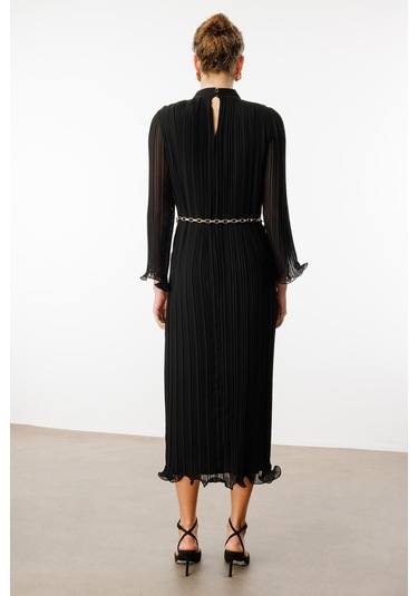 Moda İlgi Kadın Etek Ve Kol Ucu Volanlı Pliseli Zincir Kemerli Midi Boy Elbise 0060 Siyah Siyah