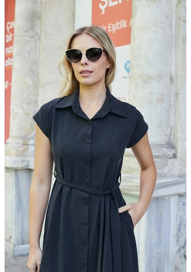 Kadın İpeksi Modal Kumaş Yakalı Düşük Omuzlu Diz Altı Kuşaklı Düğmeli Elbise-siyah Siyah