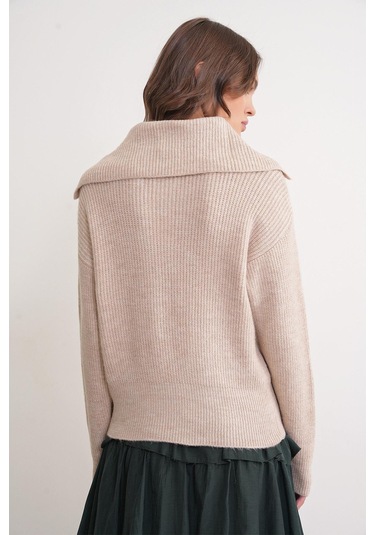 6900 Kadın Düğmeli Devrik Yaka Triko Kazak Bej Bej