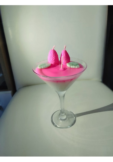 Martini Bardağında Çilekli Mum