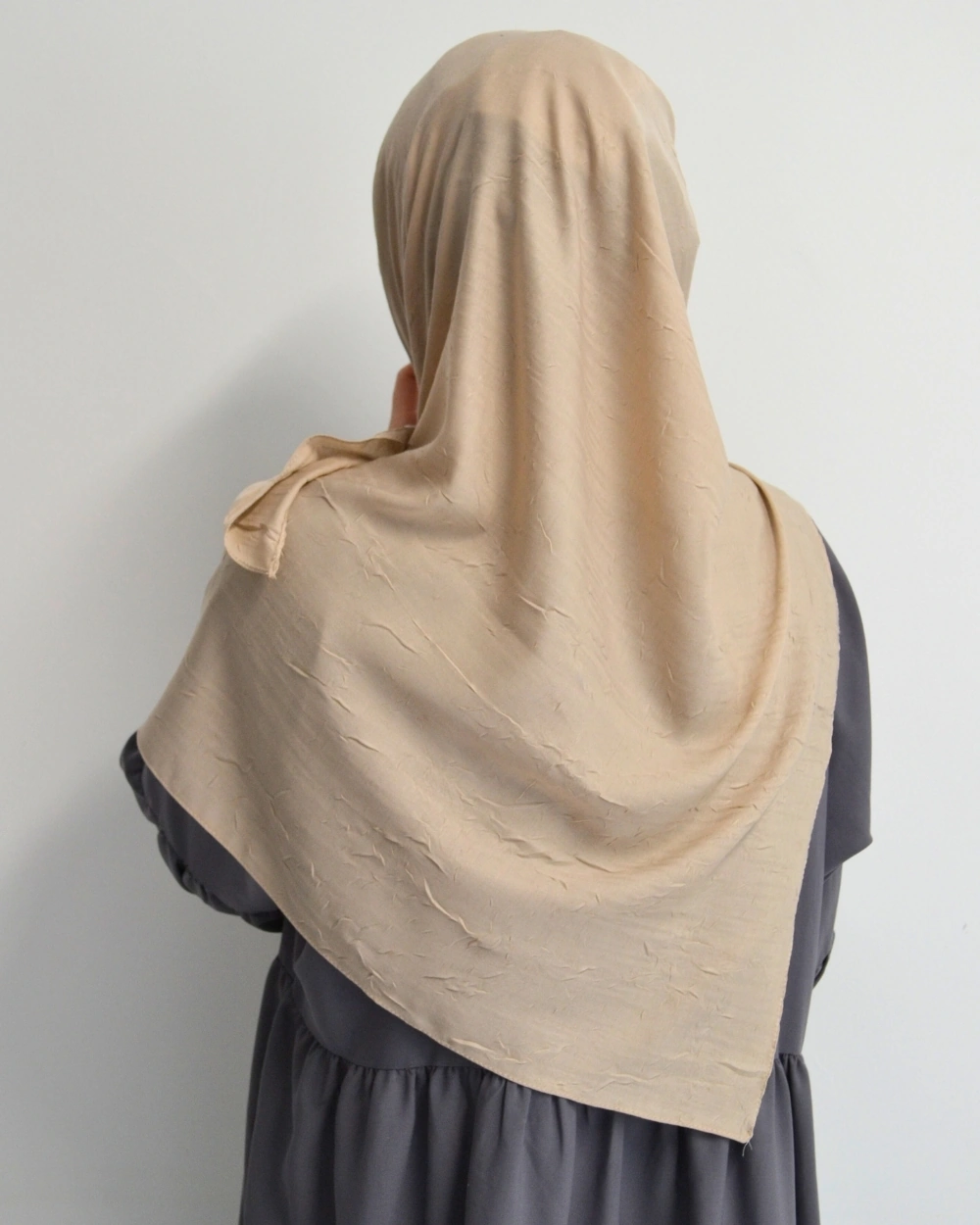 Bambu Kraş Eşarp 100x100 Cm Terletmez, Tok Ve Dik Duran, Dört Mevsim Kullanıma Uygun BEj