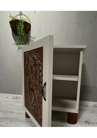 Aiyana Rüzgarla Konuşan Kadının Hikayesi Ahşap Oyma Komodin Aiyana Rüzgarla Konuşan Kadının Hikayesi Ahşap Oyma Komodin