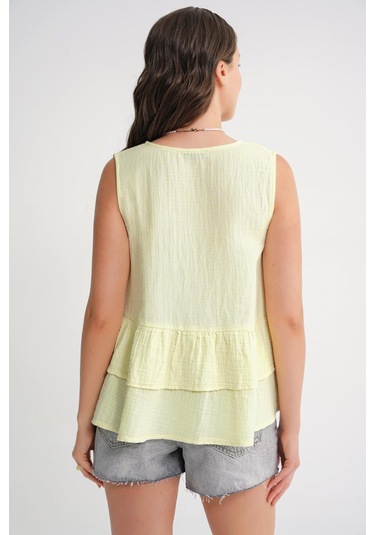 4722 Kadın V Yaka Fırfırlı Müslin Bluz Tereyağı Sarısı Tereyağı Sarısı