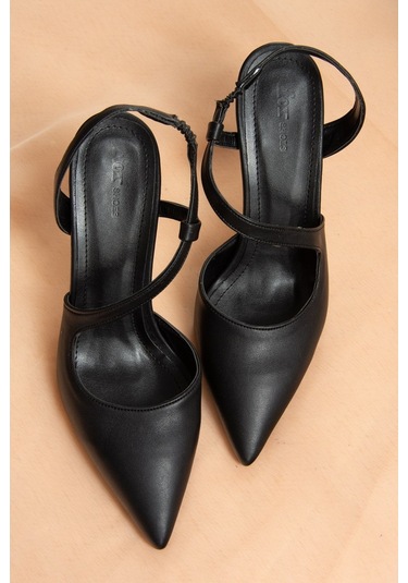 Fox Shoes Siyah Sivri Burun Kadın Topuklu Ayakkabı K404910809