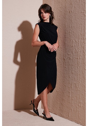 Lela Drape Ve Yırtmaç Detaylı Sıfır Yaka Kolsuz Midi Boy Bayan Elbise 611El694 Siyah