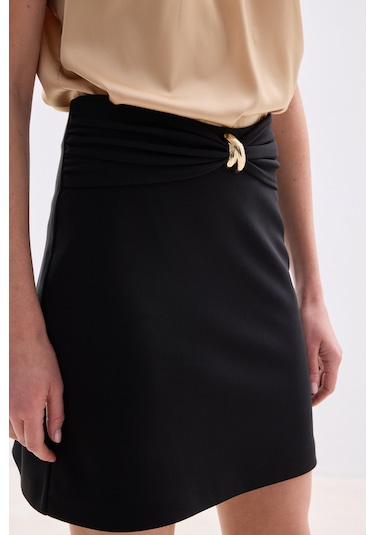 Sateen Bel Aksesuarlı Mini Etek - Siyah-136789 Siyah
