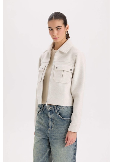 DeFacto Regular Fit Polo Yaka Cepli Fermuarlı Kısa Kaşe Kaban D5767AX25SPER238 Ekru DeFacto Regular Fit Polo Yaka Cepli Fermuarlı Kısa Kaşe Kaban D5767AX25SPER238 Ekru