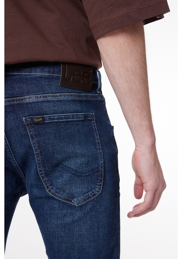 Lee Slim Fit Dar Kesim Düşük Bel Taşlamalı Mavi Esnek Luke Jean Denim Kot Pantolon L71912058 Lacivert Lee Slim Fit Dar Kesim Düşük Bel Taşlamalı Mavi Esnek Luke Jean Denim Kot Pantolon L71912058 Lacivert