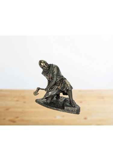 Veronese Design Tapınak Diz Çökmüş Savaşcı