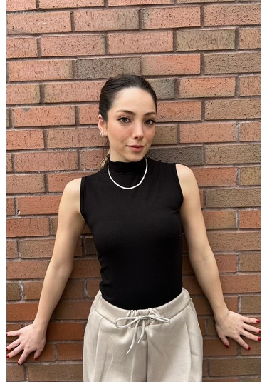 Kolsuz Dik Yaka Body