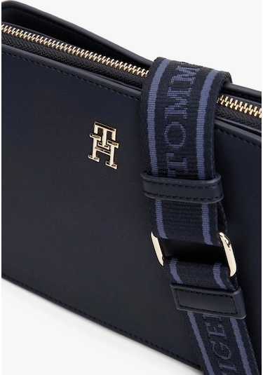 Tommy Hilfiger Monotype Askılı Siyah Kamera Kadın Çantası Lacivert