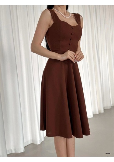 Kadın Krep Kumaş Askılı Kalp Yaka Düğme Detay Midi Boy Elbise Kahve