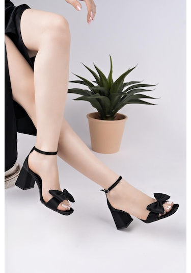 Topuklu Büyük Numara Bayan Saten Fiyonklu Tek Bant Ayakkabı Siyah