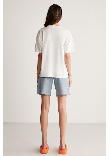 GRIMELANGE Jemmy Kadın %100 Organik Pamuk Relaxed Fit Yırtmaçlı Yuvarlak Yakalı Beyaz T-shirt Beyaz