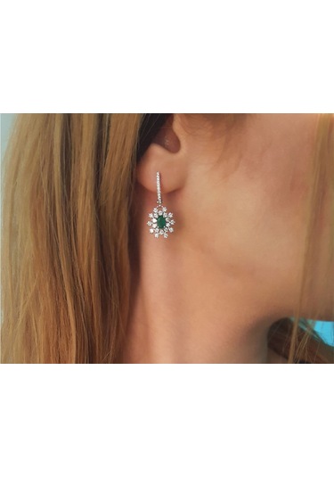 Sirius Pırlanta Ve Oval Zümrüt Taşlı Hare Küpe  0823E0023