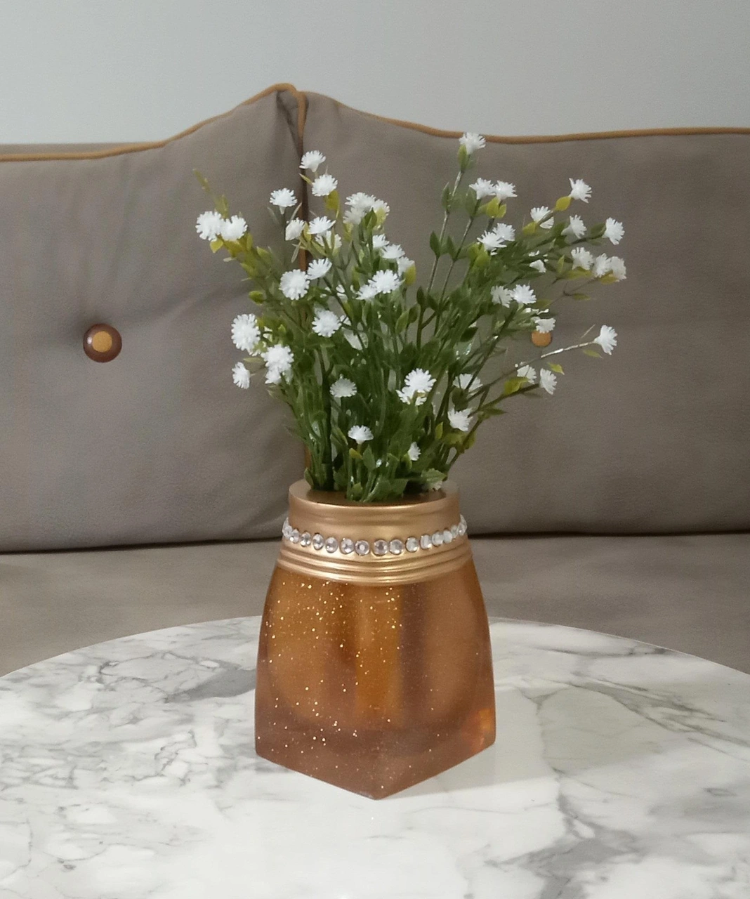 2 Adet Vazo Dahil,vazoda Çiçek,beyaz Yapay Çiçek,vazo Dekoratif Taşlı Altın Poliresin 7x7x15cm Çok Renkli