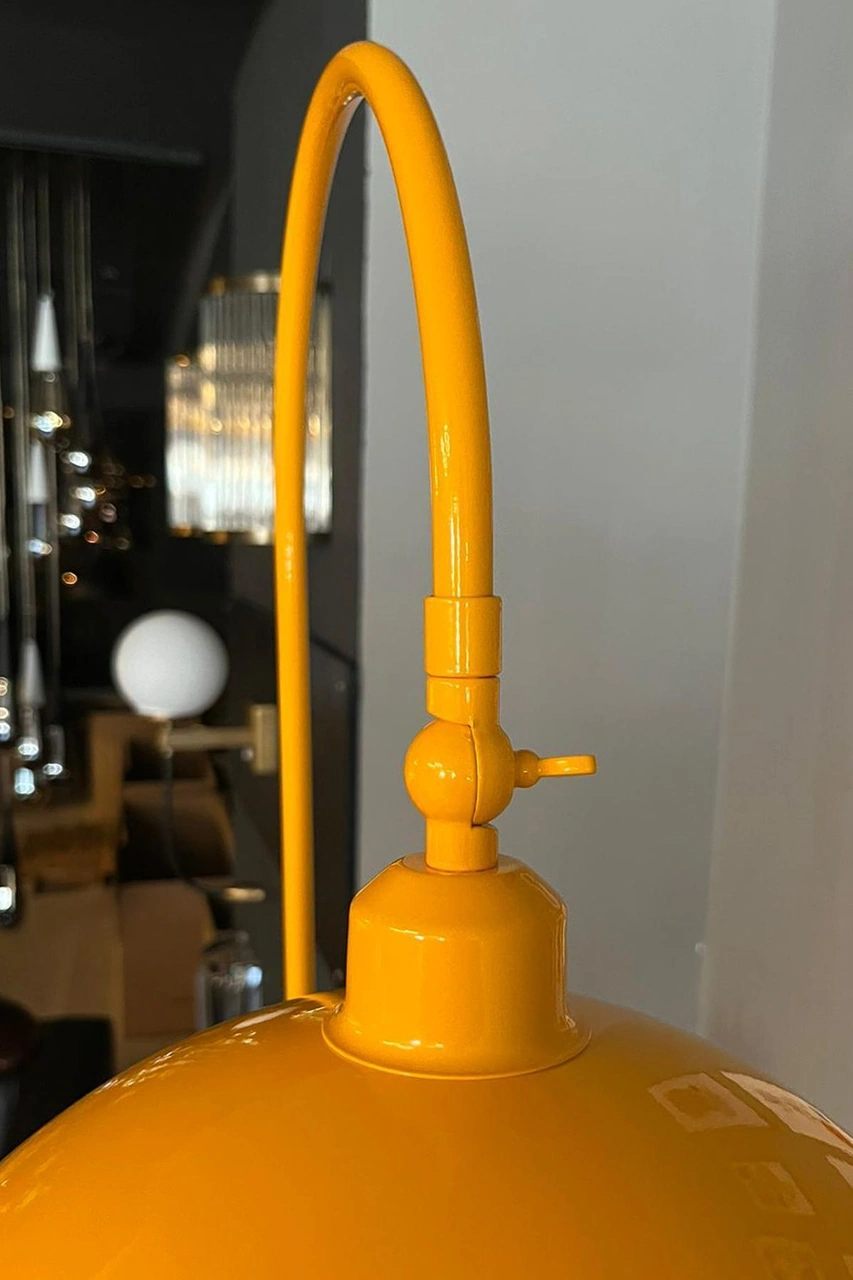 Sarı Lambader Hareketli Başlık Sehpalı Modern Dekoratif Metal Oturma Odası Çalışma Odası Sarı