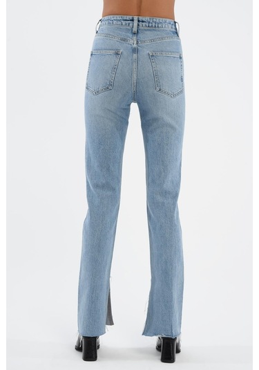 Açık Mavi Slim Straight Paçası Yırtmaçlı Çapraz Kemerli Jean Pantolon C 4556-012 Açık Mavi