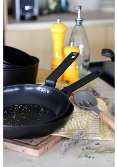 Tava - Menastyl - 6020636 - Dövme Alüminyum - 24 Cm - Siyah - İndüksiyon Dahil Tüm Ocaklar İçin Uygundur