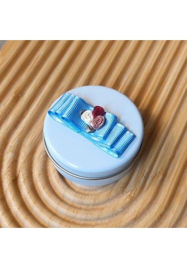 Uretti - Ayşe 7362 6292 El Yapımı Gül Kokulu Metal Kutuda Mum - 3 X 7 Cm Beyaz