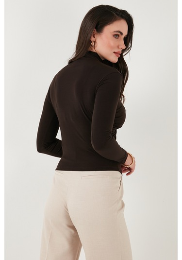 Lela Streç Büzgü Detaylı Slim Fit Dik Yaka Bayan Bluz 669925 Kahve
