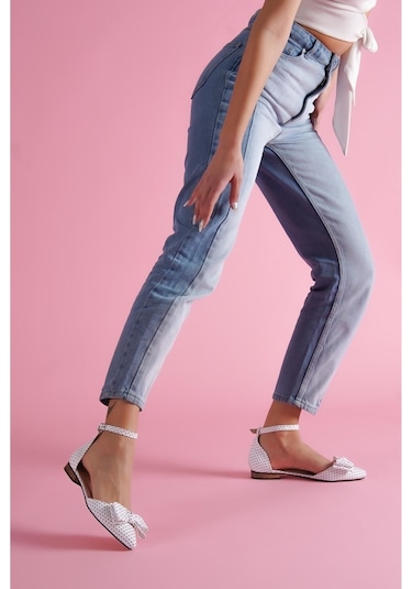 Misty Beyaz Puantiyeli 2 Cm Topuklu Bilekten Bantlı Sivri Burun Günlük Babet Beyaz