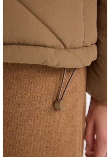 DeFacto 	Su İtici Puffer Şişme Mont Kapitoneli İçi Suni Kürklü Rüzgar Geçirmez Cepli A0756AX24WNBN495