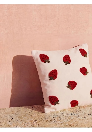 Pembe Çilek Desenli Kırlent Kılıfı 45x45 Cm