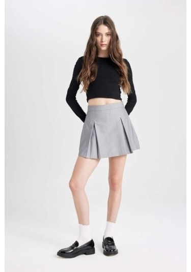 Defacto Coool Yüksek Bel Basic Düz Pamuk Yan Fermuar Kapamalı Mini Şort Etek C7581ax24augr28 Gri Defacto Coool Yüksek Bel Basic Düz Pamuk Yan Fermuar Kapamalı Mini Şort Etek C7581ax24augr28 Gri