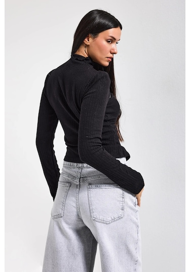 Itsbasic Kadın Siyah W5 Asimetrik Kesim Fermuar Detaylı Özel Tasarım Crop Top