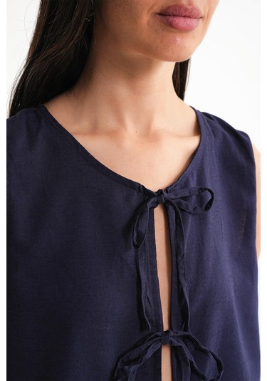 4717 Kadın Önü Bağcıklı Fırfırlı Kolsuz Keten Bluz Lacivert Lacivert
