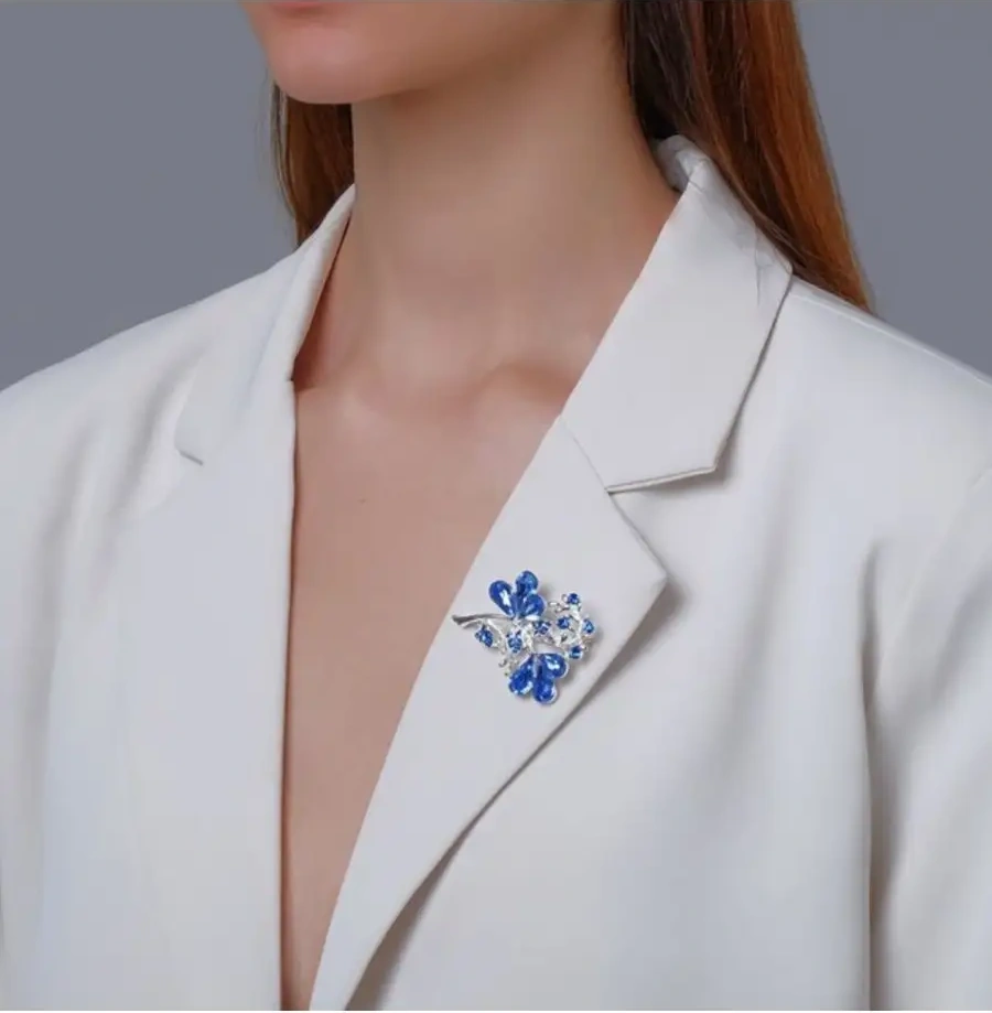 Queen Fair Yonca Çiçeği Broş 156322580 Gri