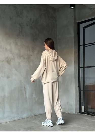 Kadın Oversize Fermuarlı Kapüşonlu Sweatshirt Pileli Paça Tesettüre Uygun Spor Şık Eşofman Takımı Bej Kadın Oversize Fermuarlı Kapüşonlu Sweatshirt Pileli Paça Tesettüre Uygun Spor Şık Eşofman Takımı Bej