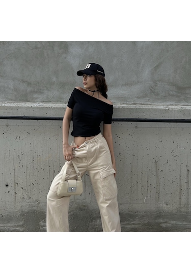 Siyah Madonna Yaka Kısa Kollu Crop Bluz-6793 Siyah