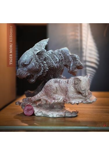 Kaplan Annesinin Ve Yavrusunun Korumasını Simgeleyen El Yapım