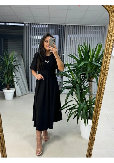 Kadın Kısa Kollu Bisiklet Yaka Fiyonk Broşlu Midi Janjan Krep Elbise Siyah