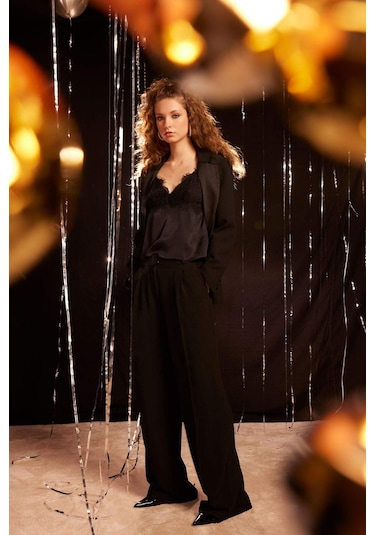 DeFacto Palazzo Çift Cepli Yüksek Bel Düz Paça Cepli Krep Kumaş Klasik Kumaş Pantolon D9541AX24AUBK81 Siyah