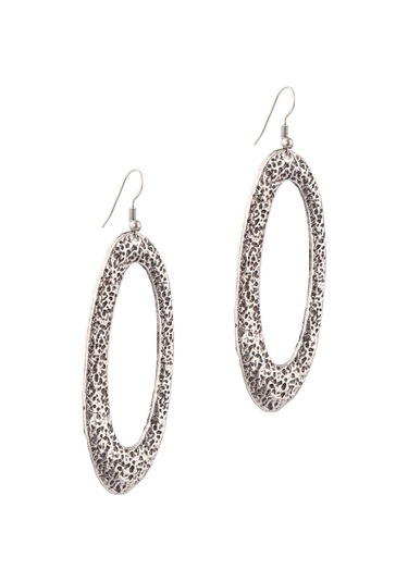 Kadın Antik Gümüş Kaplama Sallantılı Model Kabartma Dokulu Oval Küpe Gümüş