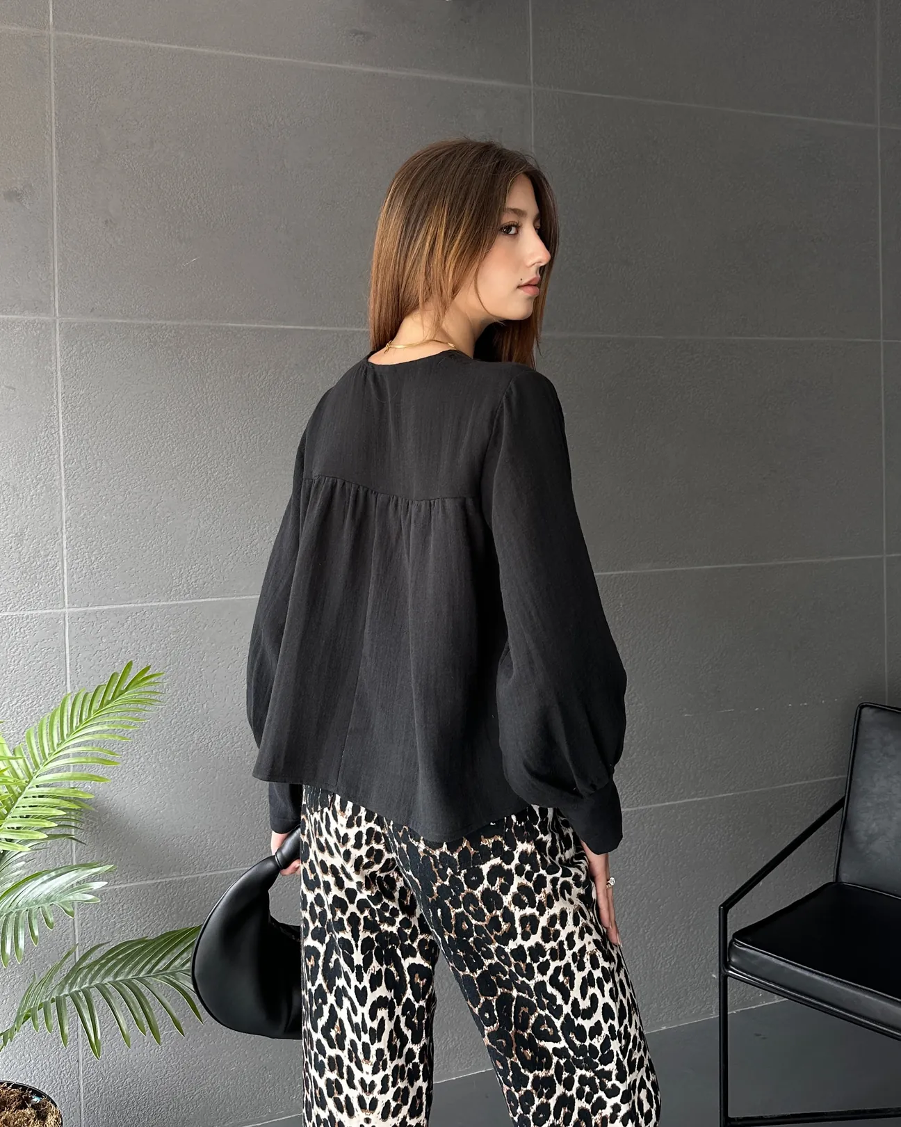 Lirya Prive Yakası Bağlamalı Basic Müslin Bluz Siyah - Siyah