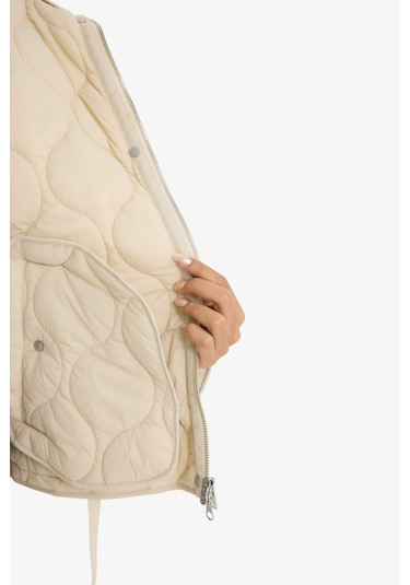 Defacto Su Geçirmez Regular Fit Çıtçıtlı Fermuarlı Kapitoneli Mont F3184ax25wner128 Ekru Defacto Su Geçirmez Regular Fit Çıtçıtlı Fermuarlı Kapitoneli Mont F3184ax25wner128 Ekru