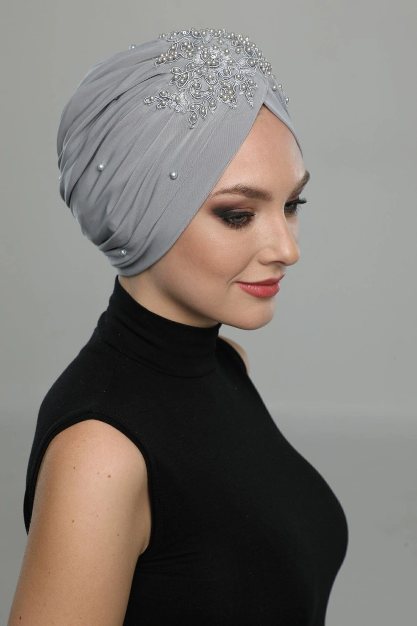 Kopma Motifli Astarlı Işlemeli Açık Gri Dantelli Hazır Türban Tesettür Abiye Bone Açık Gri Dantel