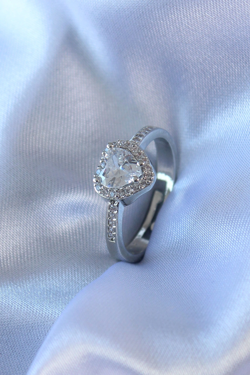 Gümüş Renk Kalp Zirkon Taşlı Charm Model Pirinç Kadın Yüzük Renkli