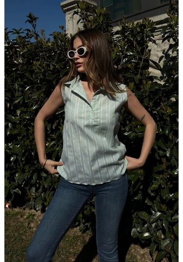 Kadın Yeşil Çizgili, Dokulu Yazlık Kumaş, Yarım Patlı, Sıfır Kollu Bluz Yeşil