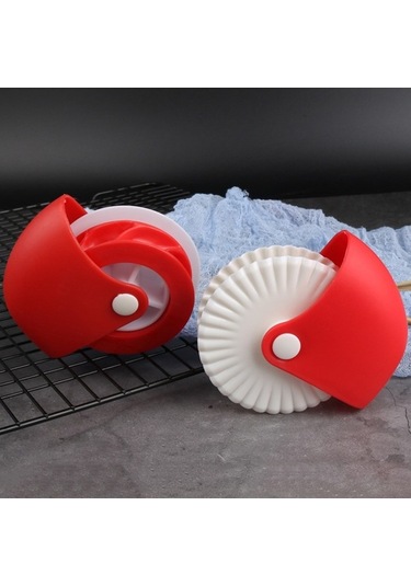 Pazly Kırmızı Plastik Hamur Kesici - Pizza, Pasta, Turta Dekoru - Pratik Mutfak Aleti - Kullanışlı Hamur Dekorasyonu Diğer